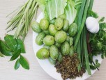 "Vật vã" cơn thèm với món bắp cải cuộn nhót xanh