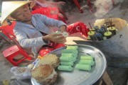 Lên Sóc Trăng tìm ăn bánh ống, cốm dẹp dẻo thơm của người Khmer