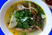 Ăn bánh canh lòng cá ngừ ở Nha Trang