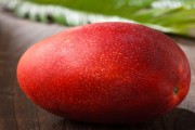 Người Việt mạnh tay chi tiền triệu mua trái cây Nhật Bản