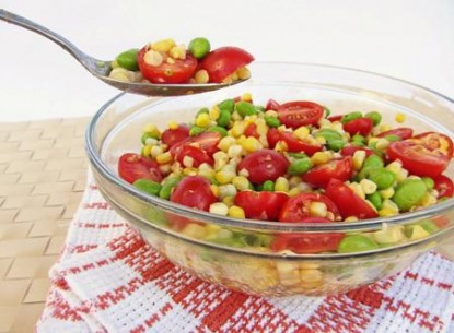 Salad ngô ngọt, cà chua 