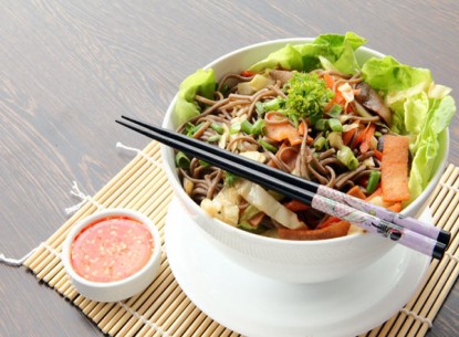 Mì trộn salad kiểu Thái