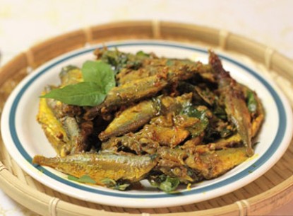 Cá nục kho nghệ