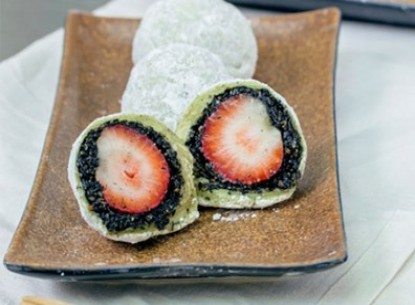 Cách làm bánh mochi trà xanh nhân vừng đen