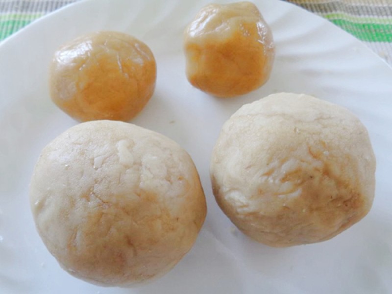 5.Để bột nghỉ 30 phút trước khi chia bột...