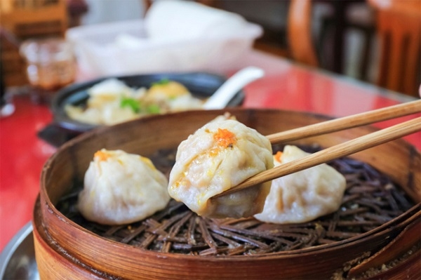 Bánh bao làm từ bìa các-tôn