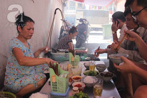 Bún chả que tre Bạch Mai