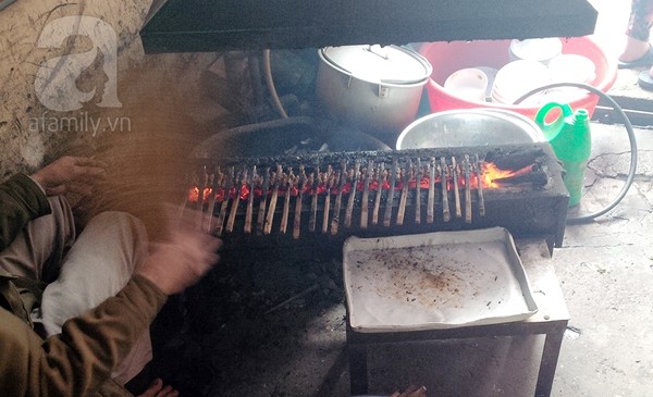 Bún chả que tre Lạc Long Quân