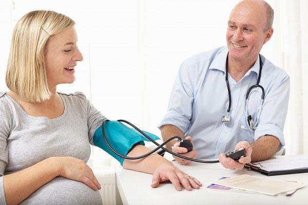 Tăng huyết áp trong thai kỳ và nguy cơ bốc hỏa
