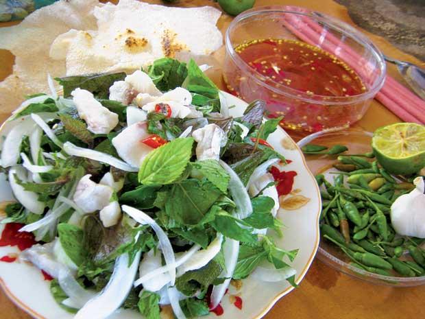 Gói cá nhái - Hương vị ẩm thực Phú Yên