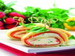 Pancake cá hồi cuộn phô-mai tươi