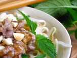 Phở trộn xốt me chua ngọt