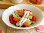 Salad mực cuốn rau củ 