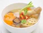 Canh đùi gà nấu củ sen