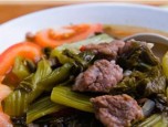 Canh gân bò nấu dưa chua