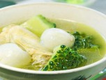 Canh mướp đắng nấu vải thiều