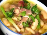 Canh thịt gà đậu trắng khoai môn