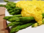 Măng tây sốt Hollandaise