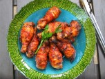 Đùi gà cuộn bacon nướng