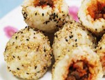 Cơm nắm sốt bò cay