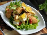 Salad trứng chiên trộn tỏi