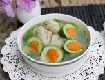 Canh sườn non nấu với dưa leo