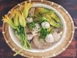 Canh hoa bí nấu mọc