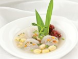 Táo tàu tiềm chôm chôm cho bé