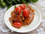 Thịt lợn om cà chua bi