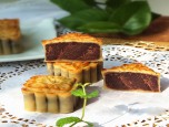 Bánh nướng nhân đậu đỏ thơm lừng đón trăng rằm