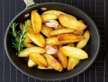 Làm khoai tây ăn kèm sườn nướng