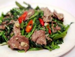 Thịt trâu xào rau muống