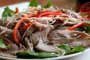 Về Ninh Bình thưởng thức món Tái Dê Hoa Lư