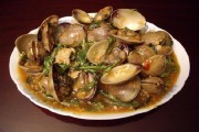 Hấp dẫn với món nghêu xào lá quế
