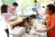 Không thể làm chủ ngay cả bữa ăn