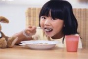 Để bé hứng thú với bữa sáng