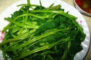 Để rau muống luộc luôn xanh