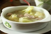Thanh khiết canh sườn nấu súp lơ