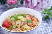 Cách làm món thịt viên nấu mì cho bữa sáng