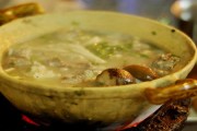 Thưởng thức Lẩu cháo sườn phố Quán Sứ
