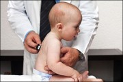 Làm gì nếu trẻ dị ứng đạm sữa bò?