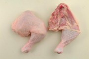 Phát hiện hàng chục tấn gà đông lạnh quá hạn
