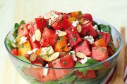 Đổi món với Salad cà chua, dưa hấu và hạnh nhân