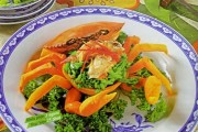 Cách làm món Gỏi cua hoa thiên lý