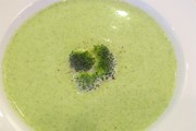 Món khai vị: Súp bông cải xanh