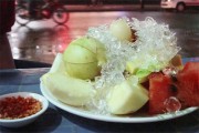 Thưởng thức đĩa trái cây mát lạnh xứ nhiệt đới