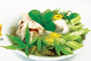 Canh chua lá gai