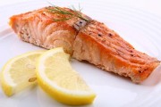 Phụ nữ sau thai nghén có nên ăn cá hồi?