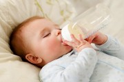 Tiêu chuẩn chọn sữa cho trẻ nhỏ