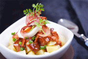 Cùng Amthuc365.vn vào bếp chế biến món salad khoai tây kiểu Đức ngon lạ